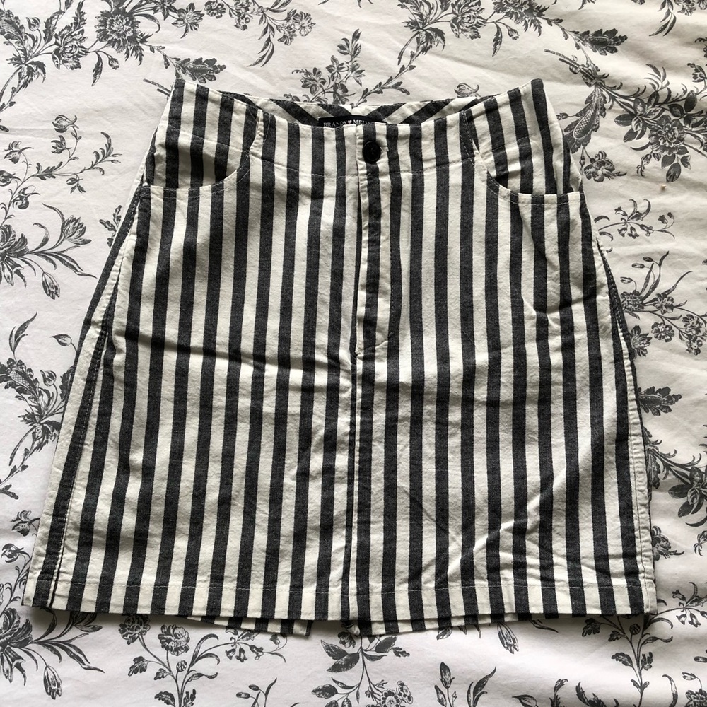 Brandy Melville NWT grey striped linen skirt